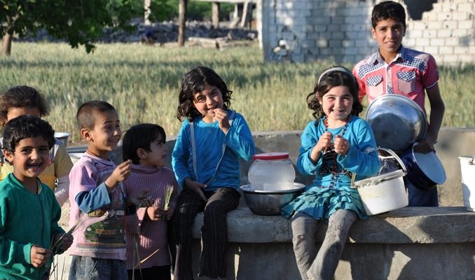 Syria’s bucket children desperate for aidimage