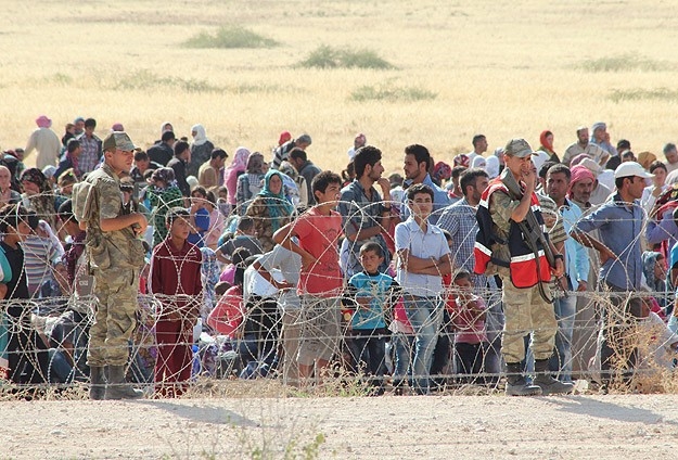 Thousands of Syrian refugees stranded in minefieldimage