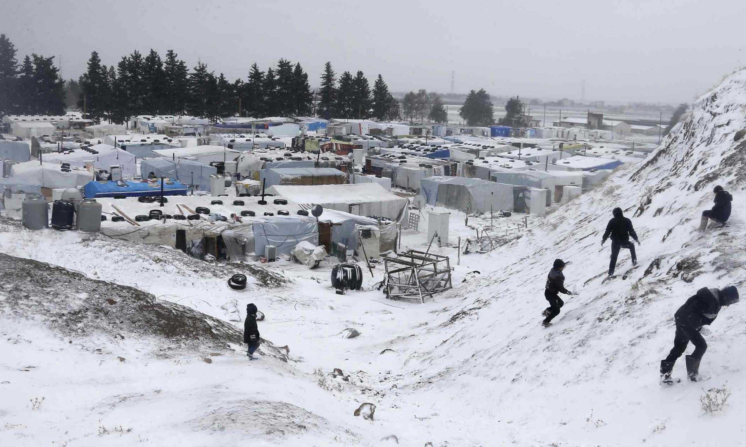 Syrian refugees struggle to survive harsh winterimage
