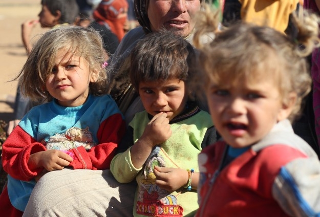 Syrian refugees in Lebanon face starvation after UN cutsimage