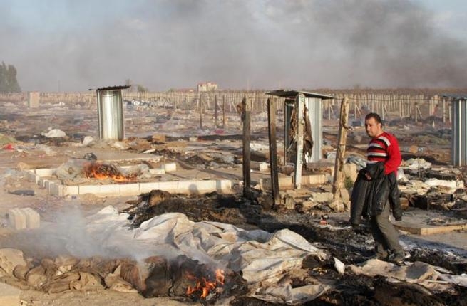 Syrian refugee tents set on fire in Lebanonimage