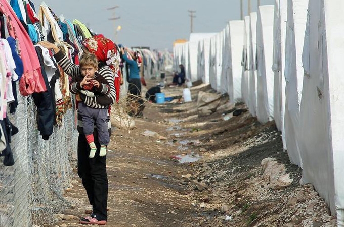UN resumes food aid for Syrian refugeesimage