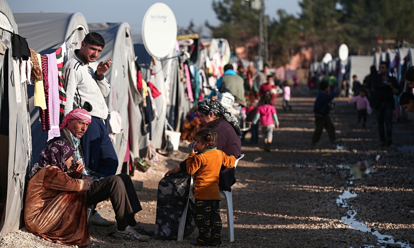 UK pledges £100m extra for Syrian refugeesimage