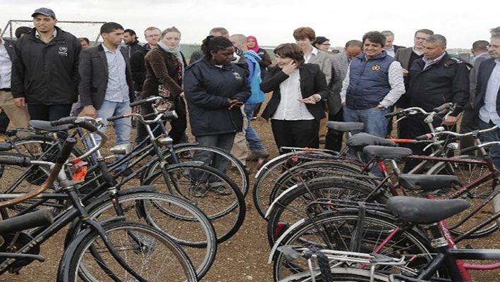 Dutch bikes given to Syrian refugee camp in Jordanimage