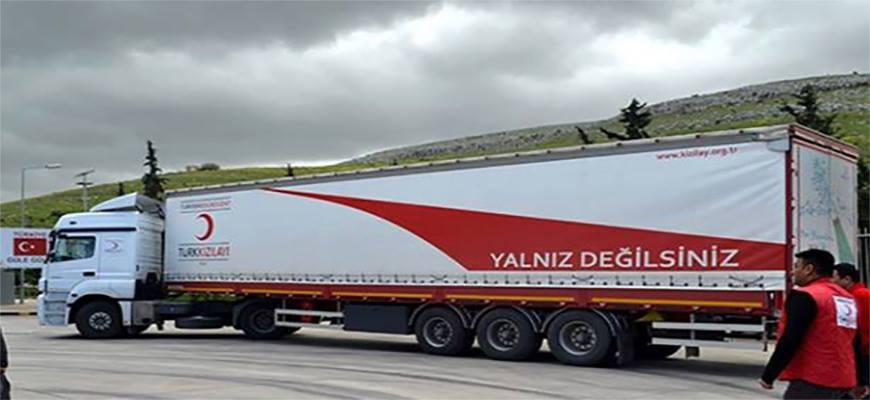 The Turkish Red Crescent Offers 7 Aid Trucks For Syrian Refugees Arriving From Idlibimage