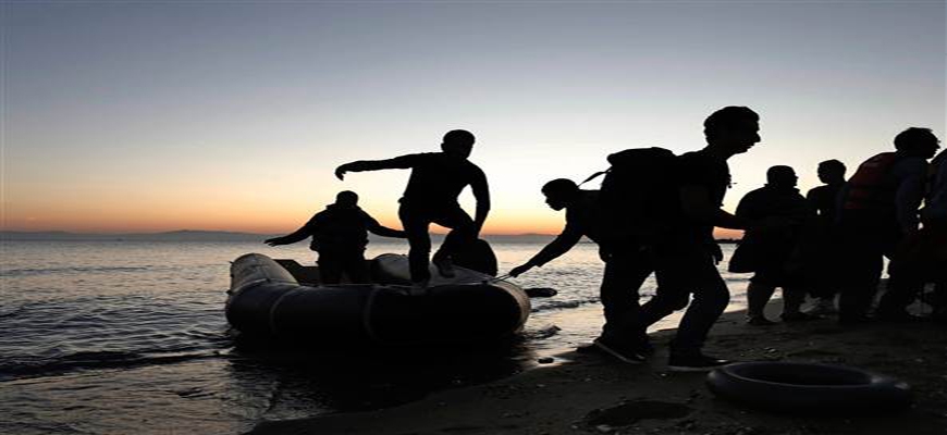 dinghy carrying Syrian refugees reached the Greeceimage