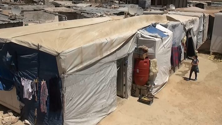 Syrians choose to live in Syrian refugee camps over fleeing to Europeimage
