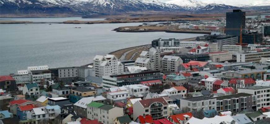 10,000 Icelanders Offer Up Their Homes For Syrian Refugeesimage