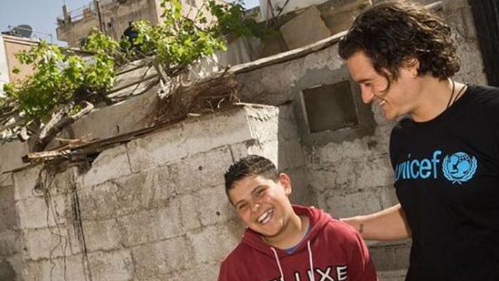 Orlando Bloom highlights the #SyriaCrisis by visiting a refugee camp in Macedoniaimage