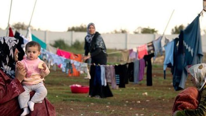 Syrian refugees increasingly return home as UN cuts aid to Jordanimage