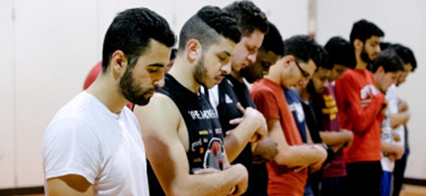 Mass. students gather, play basketball in support of Syrian refugeesimage